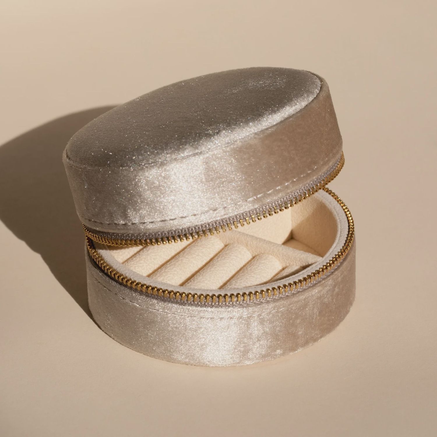 Round Velvet Jewelry Case, Color: Champagne
