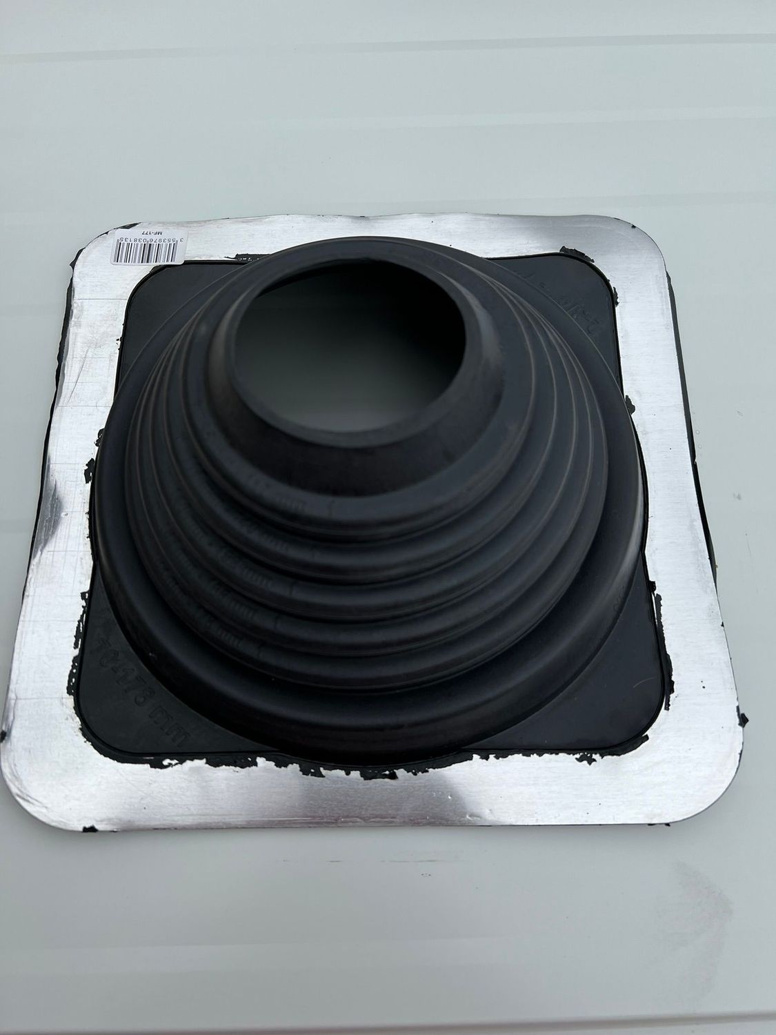 Pipeco NOIR EPDM sortie de toiture embase carrée Pipeco NOIR EPDM sortie de toiture embase carrée