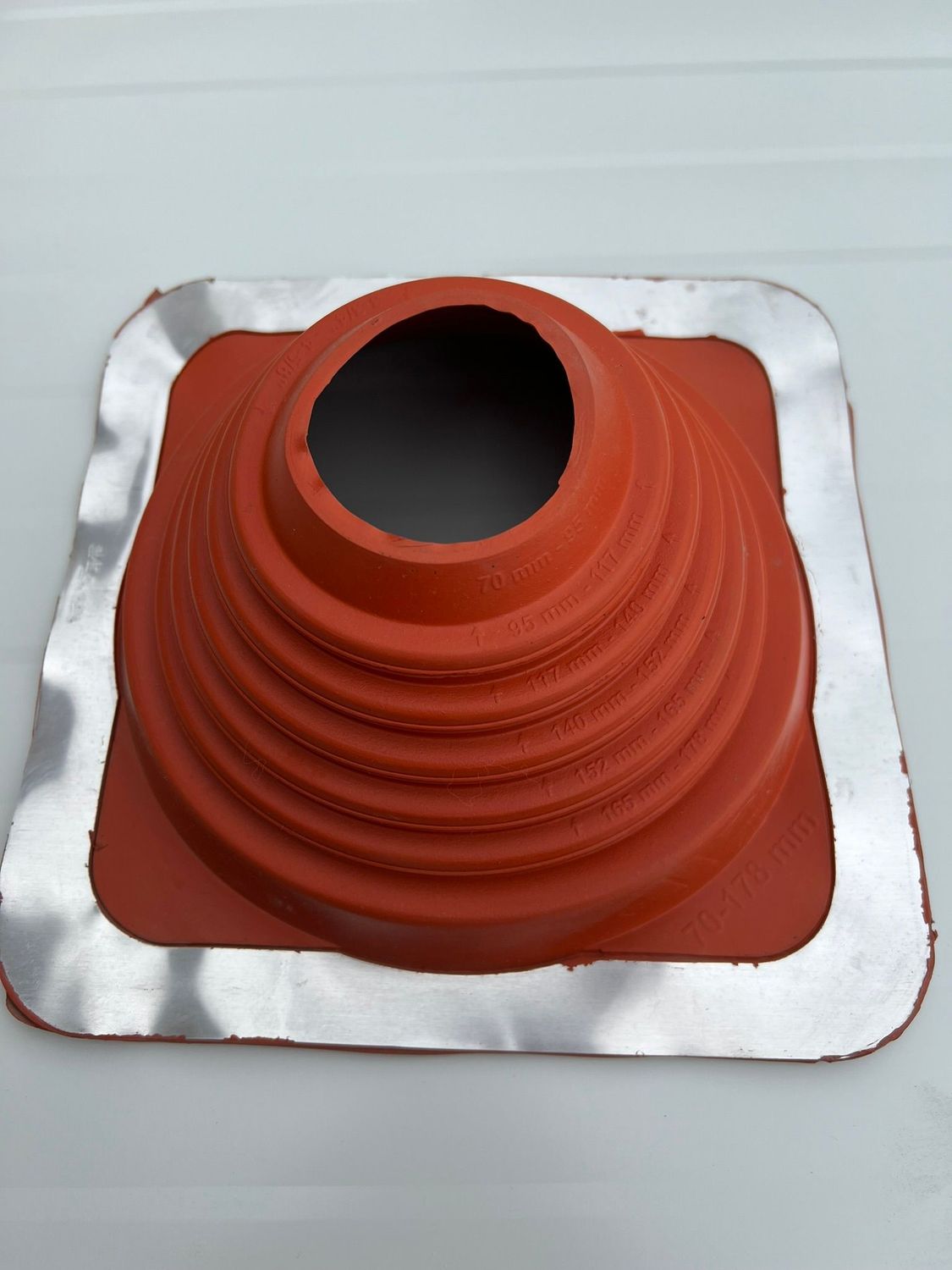 PIPECO ORANGE SILICONE sortie de toiture pipeco embase carrée