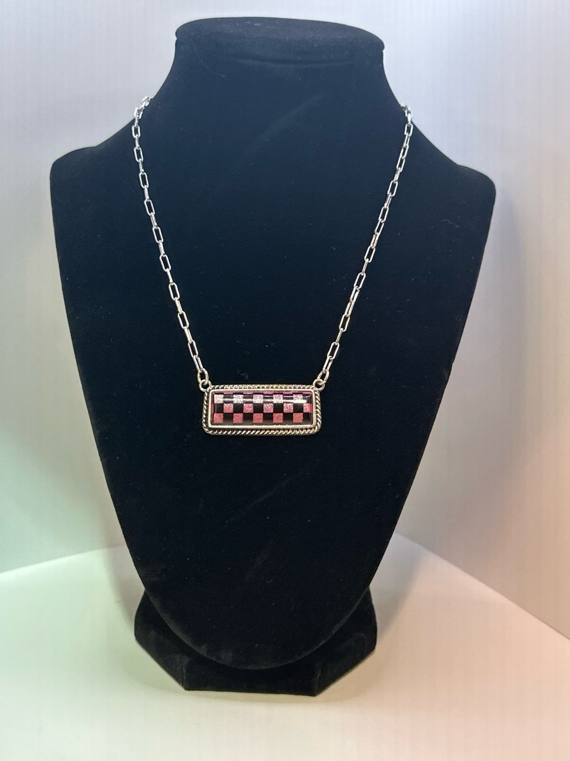 Checkerboard Print Pendant Necklace Pink