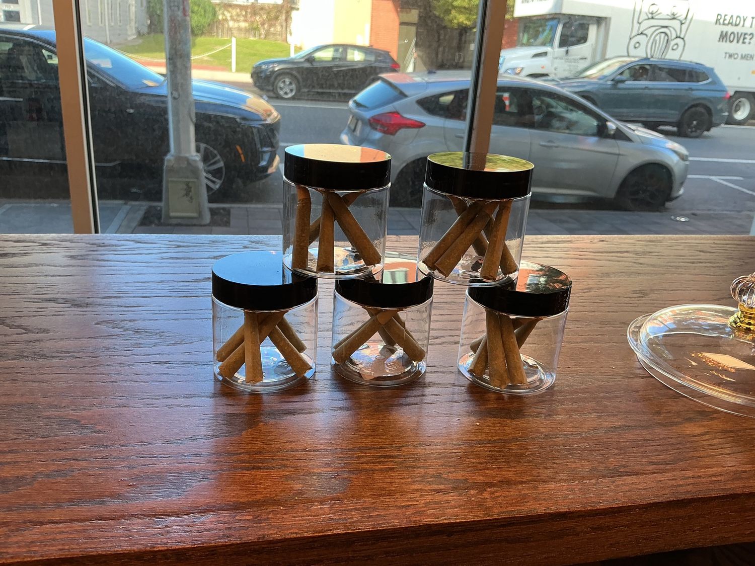 House DOGWALKERS  5 counts