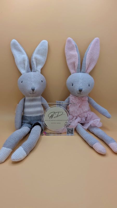 Kuschelhasen-Dame „Nola“ mit Namen & Geburtsdatum