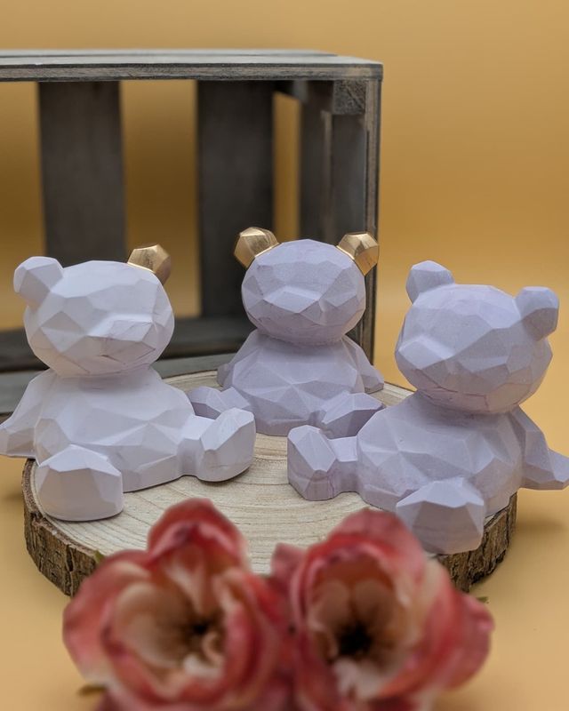 Handgemachter Deko Bär aus Keraflott – modernes Geschenk –mit Kupfer-Ohren (wahlweise) – Handmade