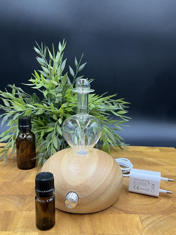 Edler Holz-Diffuser mit Glassockel für ätherische Öle WASSERLOS