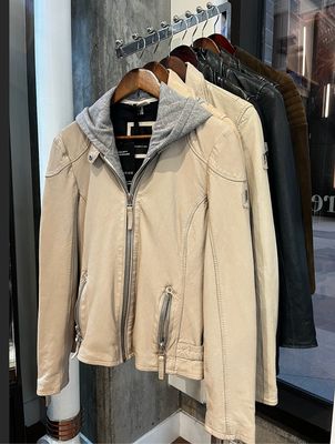 Women&#39;s Clothing