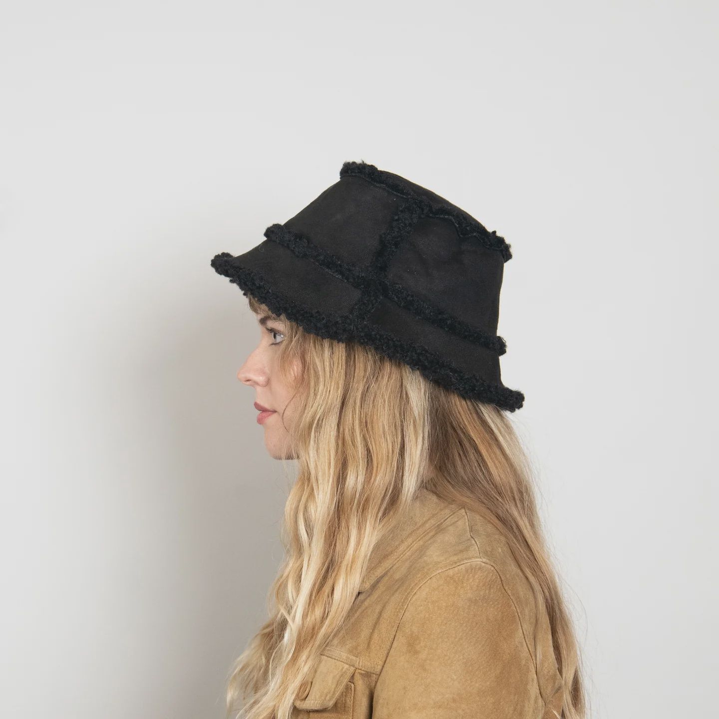 Astrid, Color: Black