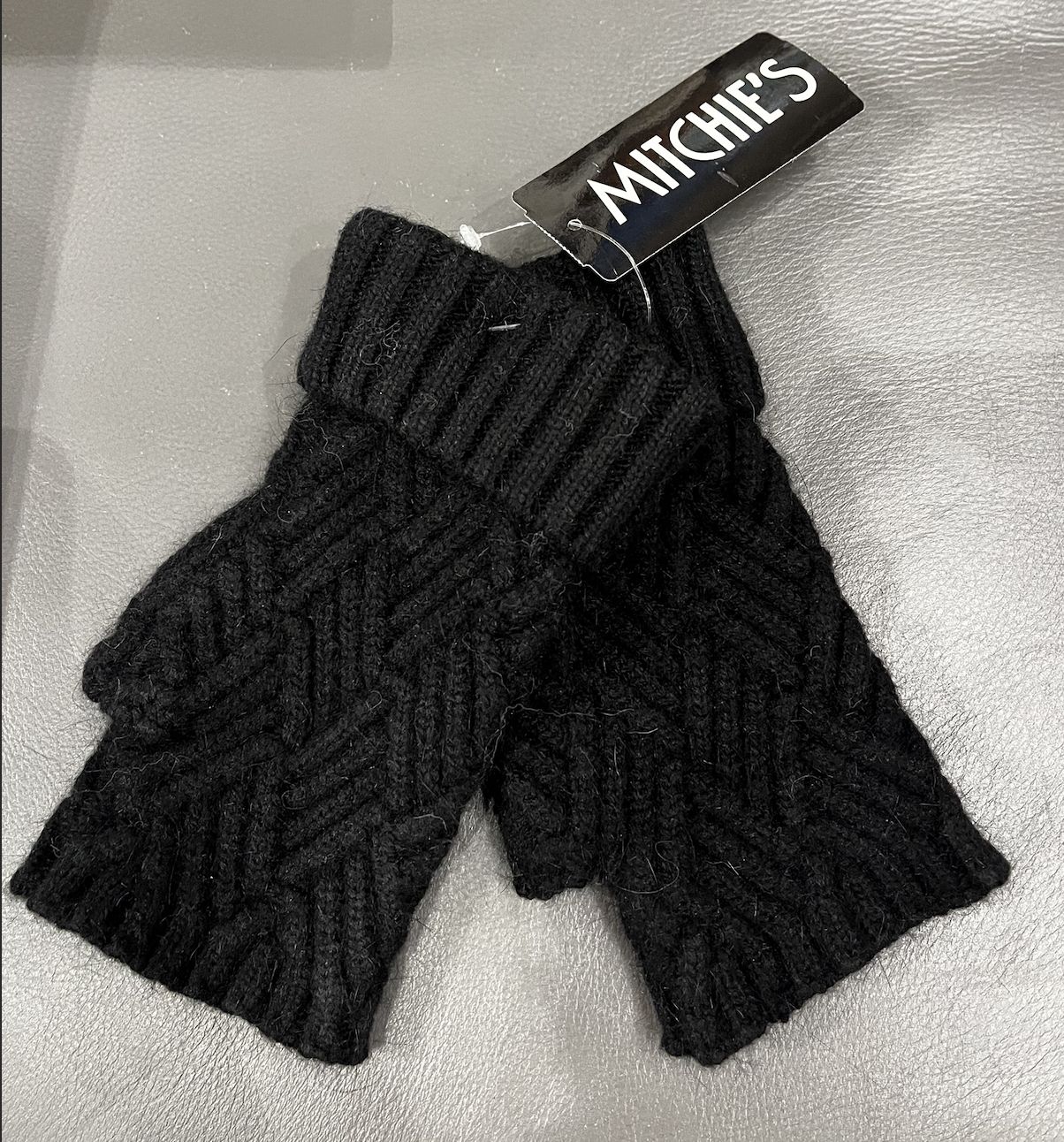 Knitted fingerless, gloves black