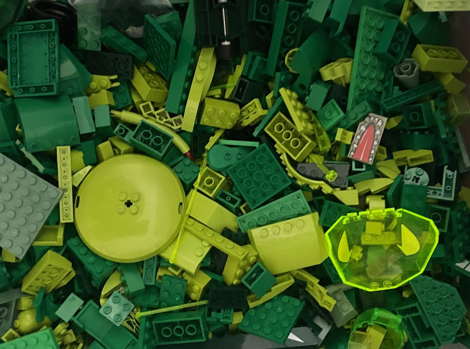 LEGO Assorted Green Parts (Sold by the 1/2 Pound)