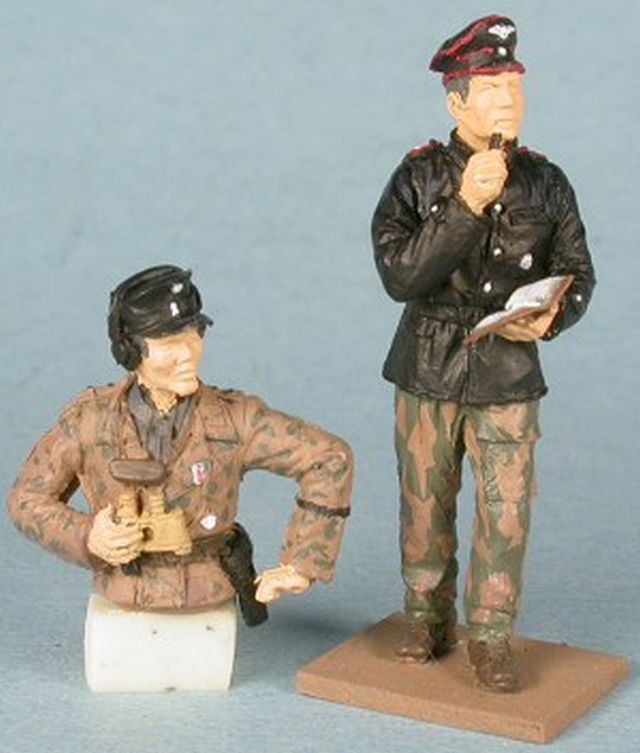 German Panzer crew 44-45 (1 1/2 figures) German Panzer crew 44-45 (1 1/2 figures)