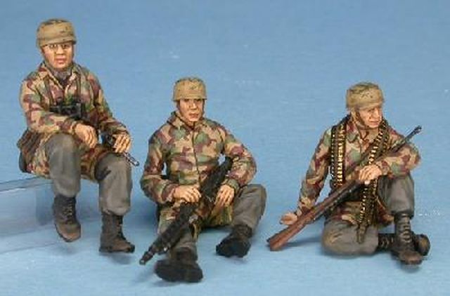 German Fallschirmjager relaxing German Fallschirmjager relaxing