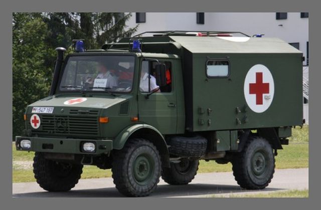 West German Bundeswehr Unimog U1300L Ambulance (CONV) West German Bundeswehr Unimog U1300L Ambulance (CONV)