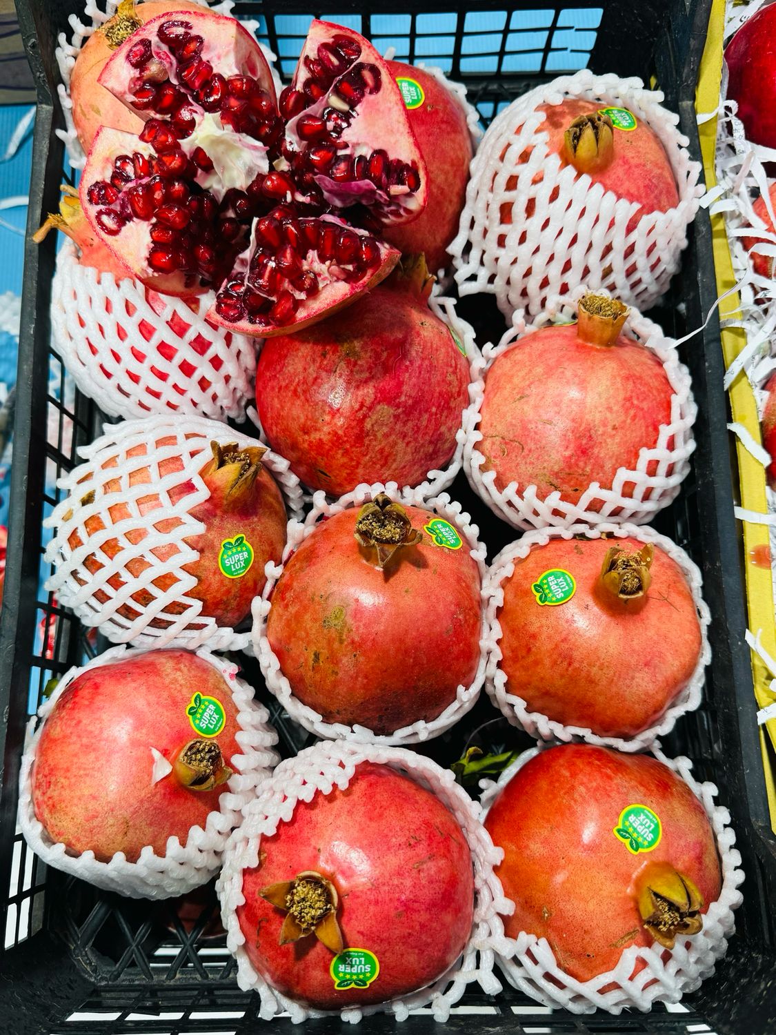 Damavand pomegranate. انار دماوند