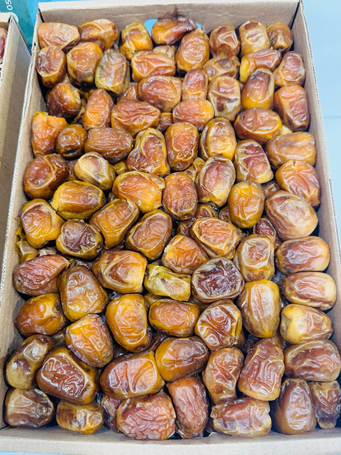 Dates .خرما سكري رطب ملكي