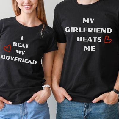 ​Set 2 tricouri amuzante cuplu – „I beat my boyfriend” &amp; „My girlfriend beats me” – 100% bumbac