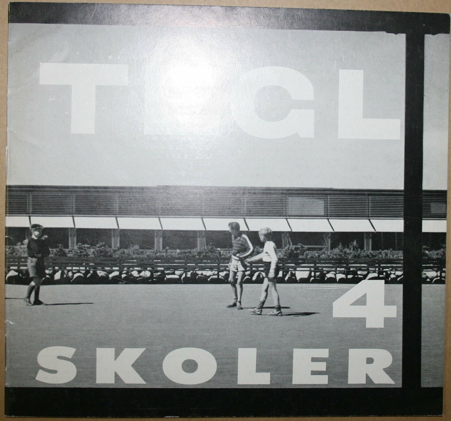 Tegel 4 - Skoler