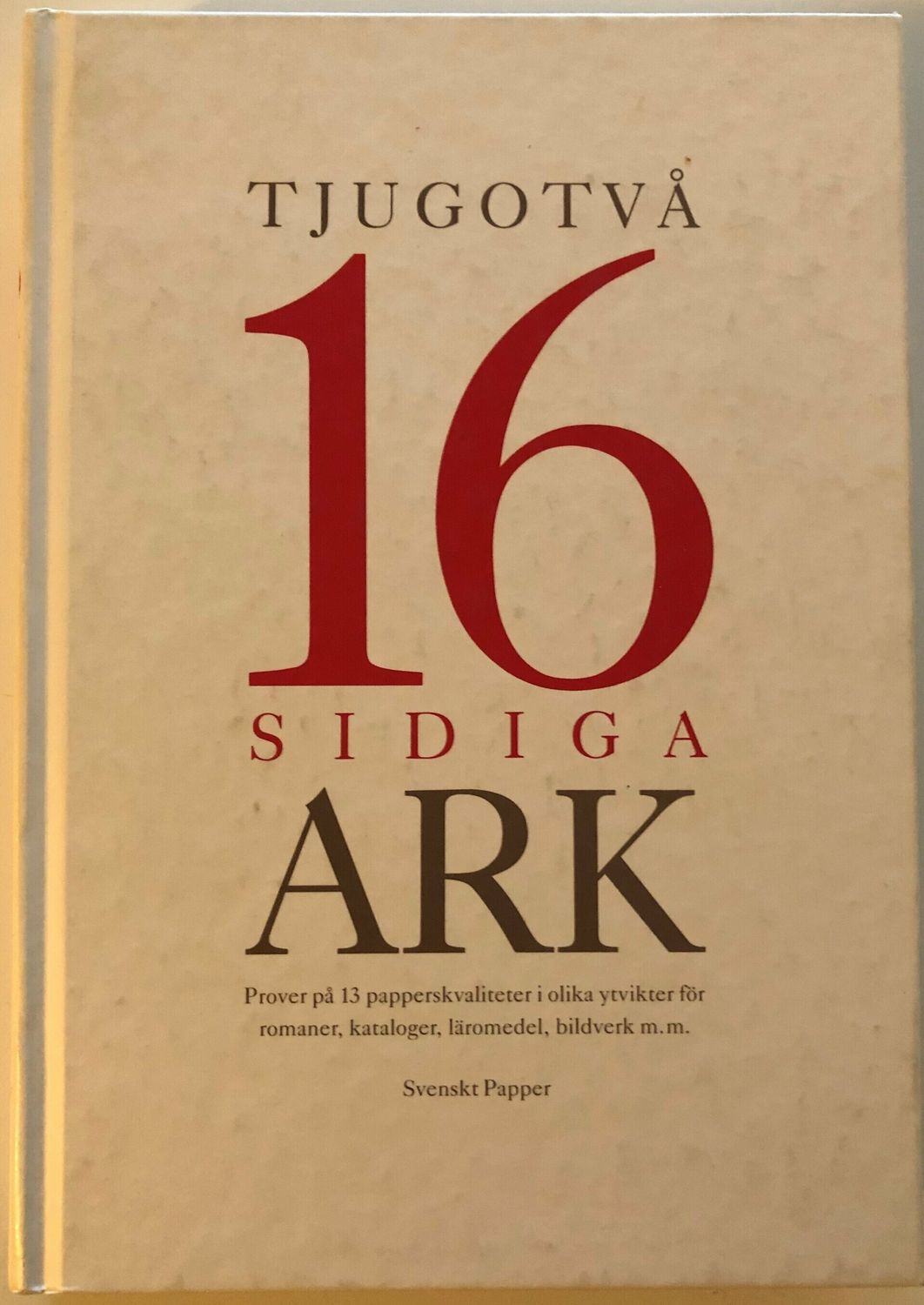 Tjugotvå 16 sidiga ark