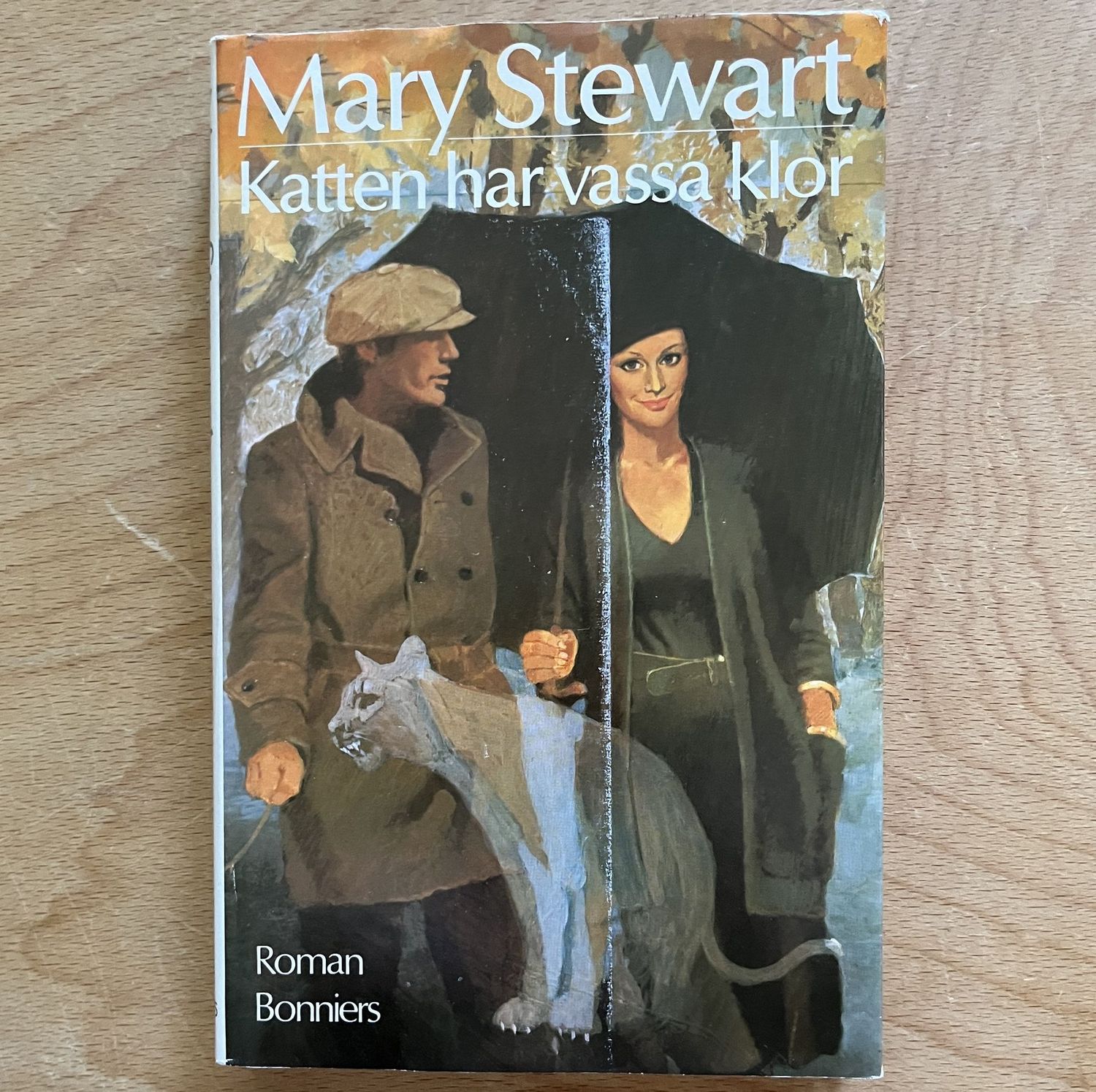Katten har vassa klor - Mary Stewart