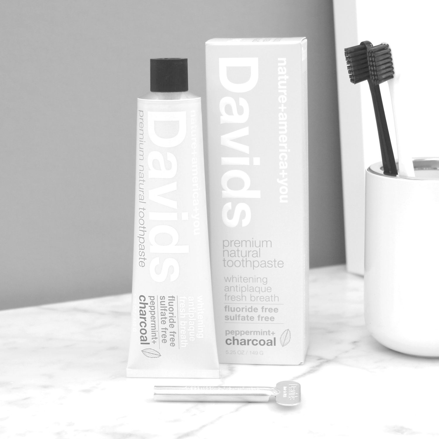 Davids premium toothpaste / charcoal+peppermint