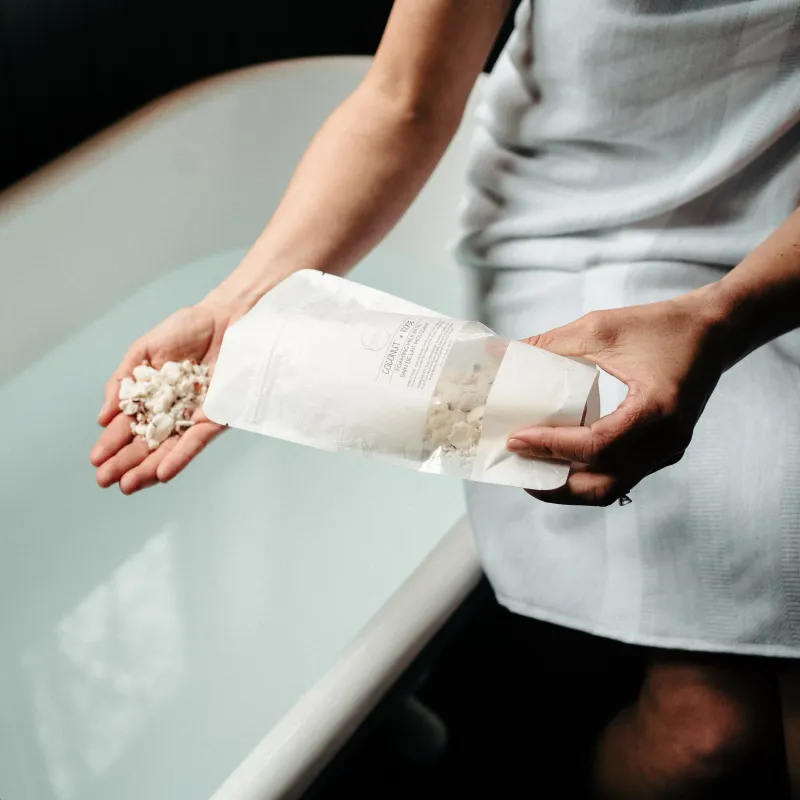 COCONUT &amp; ROSE | foaming bath milk