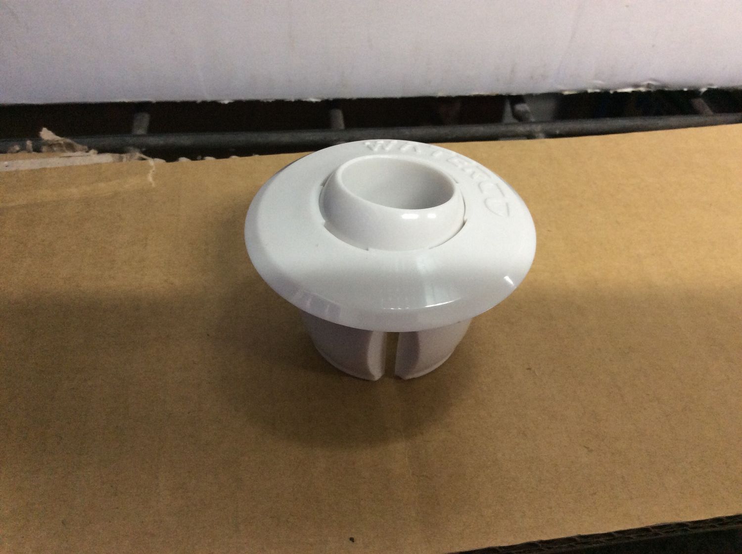 Eyeball Waterco White 40mm Push-In