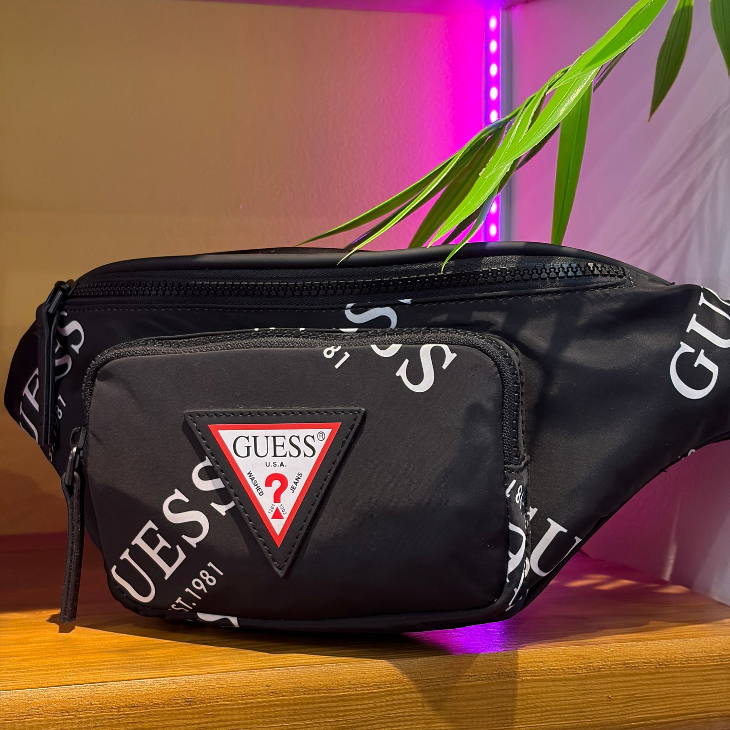 Sacoche banane GUESS