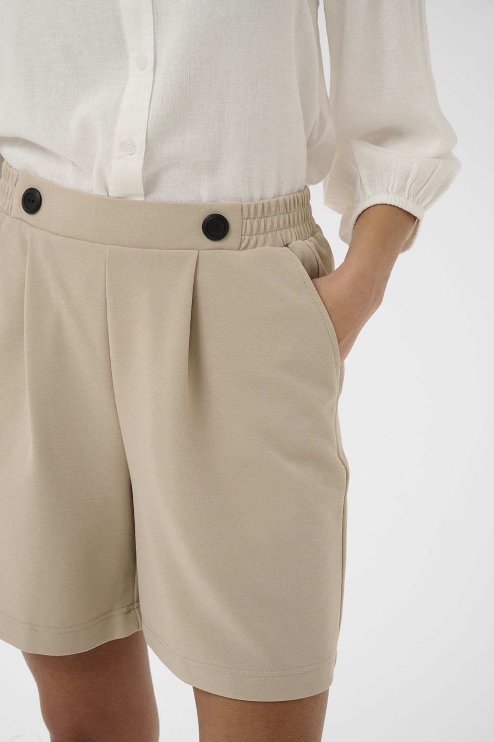 Phoebe short beige