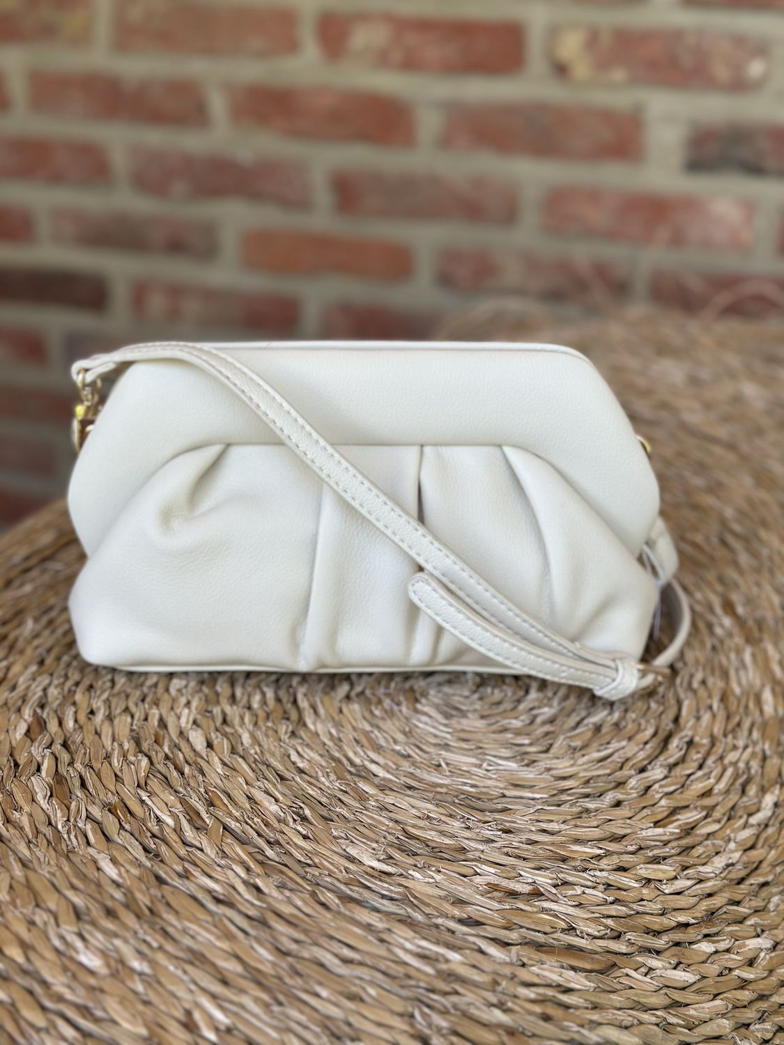 Elira tas