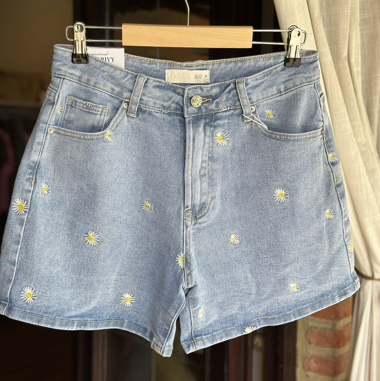 Manon short