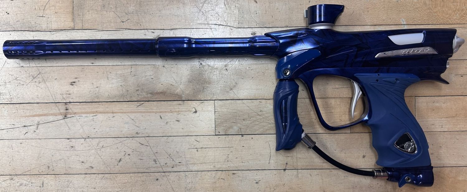 Pre Owned DYE DM12 - Graphic Blue