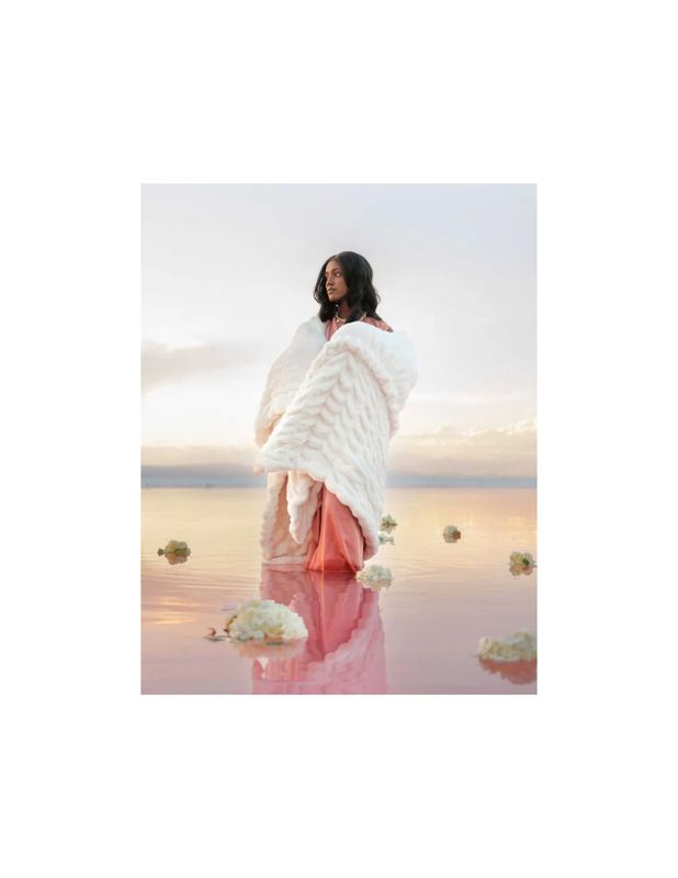 Hugs Cream Blanket (Adult Size)