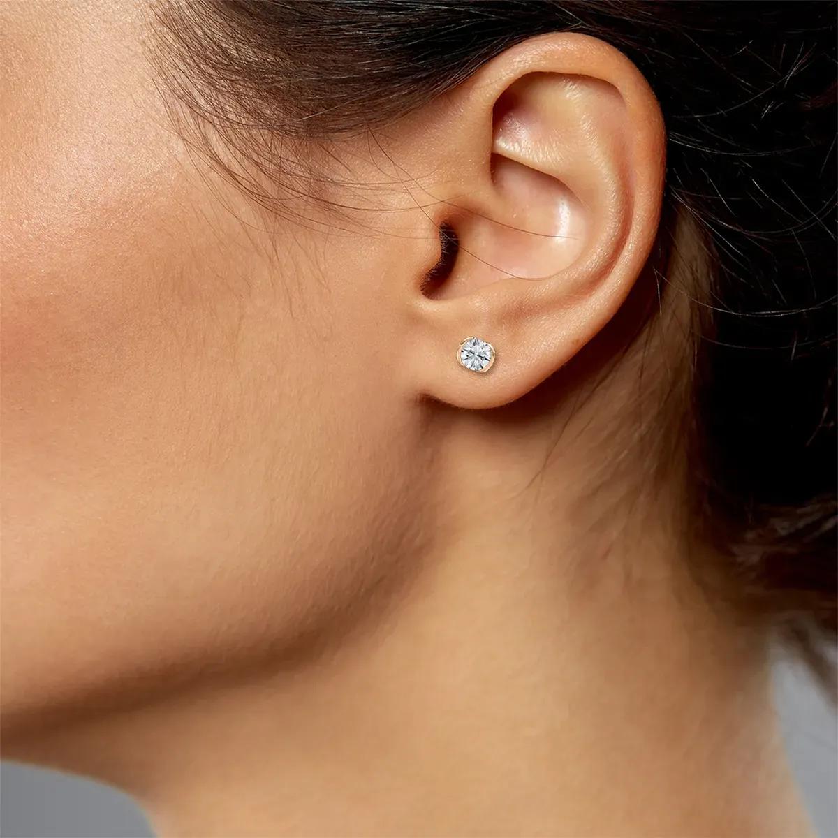 2 Carat Round Diamond Liora Stud Earring