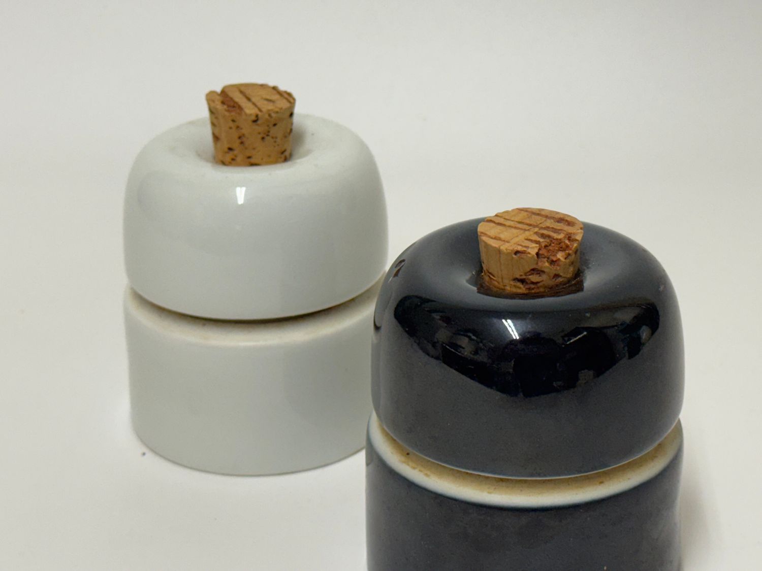BING＆GRONDAHL Bing and Grondahl Salt and Pepper Grinders