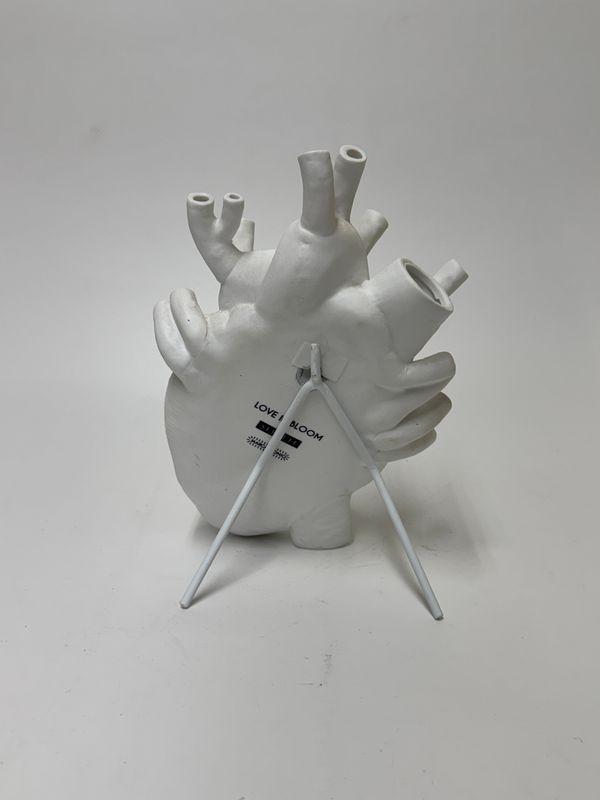 Soletti Porcelain Heart Vase w/ Stand