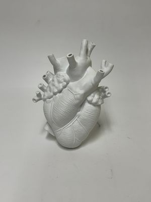 Soletti Porcelain Heart Vase w/ Stand