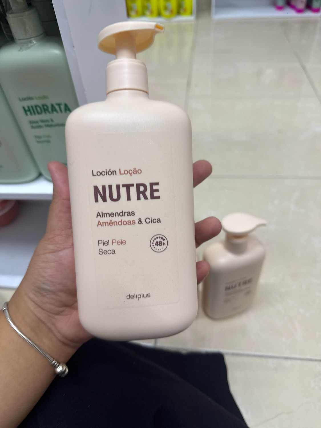 Nutre , almendras pieles secas