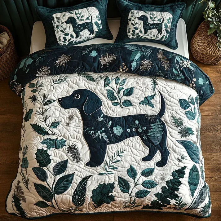 Holly Hound 3-Piece Quilted Bedding Set with Pillow Shams