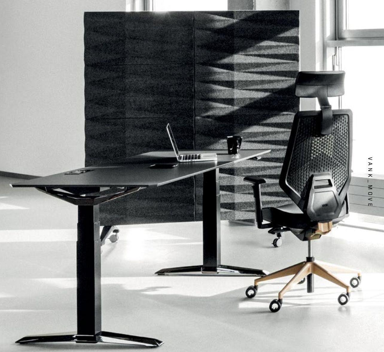 Biurko elektrycznie regulowane MOVE