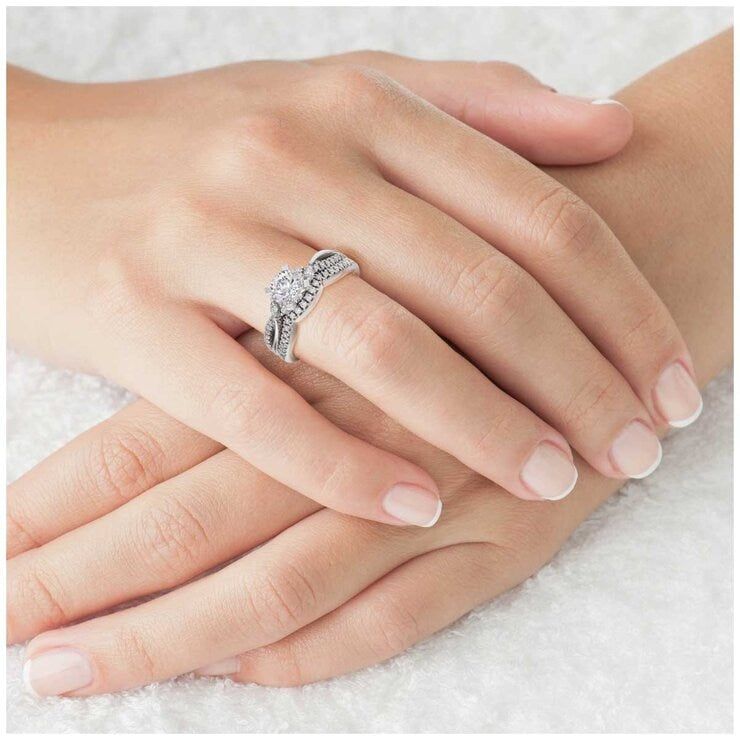 18KT White Gold 1.05ctw Diamond Bridal Ring Set