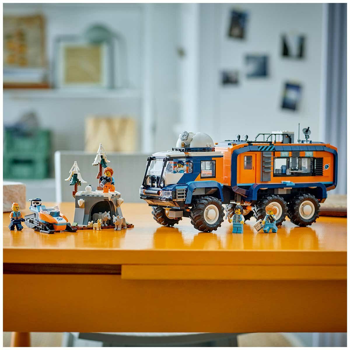 LEGO City Arctic Explorer Science Lab Truck 60471