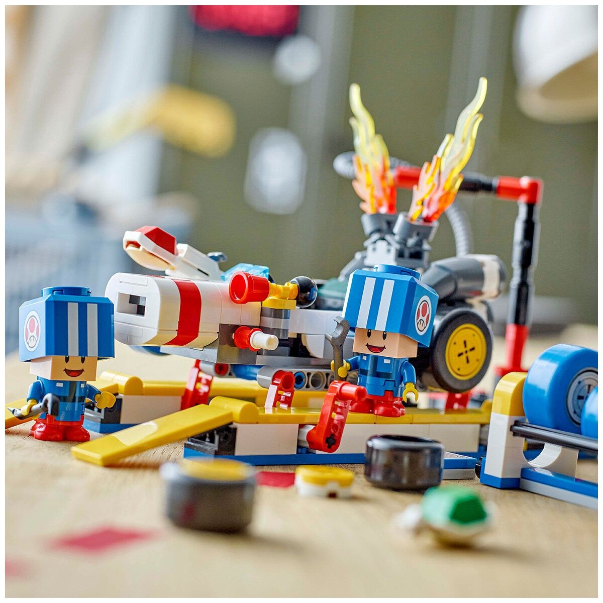 LEGO Super Mario: Mario Kart - Toad’s Garage, Nintendo Character Gift 72035