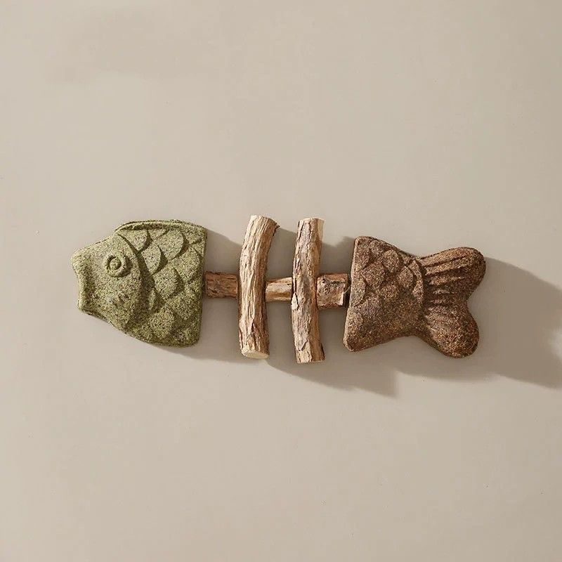 Brown and green 5 Pack Cat Catnip Toys Fish Bone Shaped Silvervine Chew Sticks for Teeth Cleaning and Interactive Play