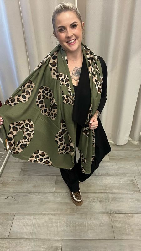 Schal kussi Leoprint Khaki