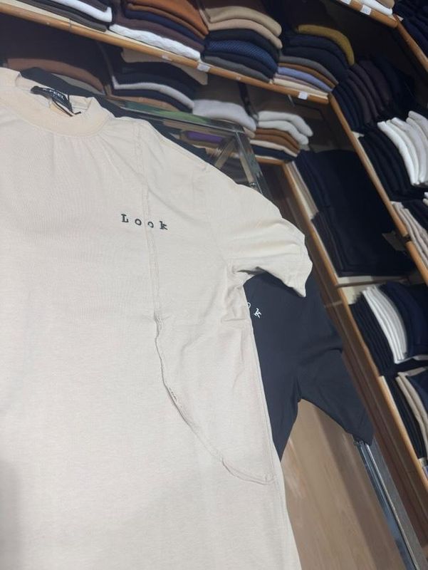 T-SHIRT LOOK – DETTAGLI IN RILIEVO