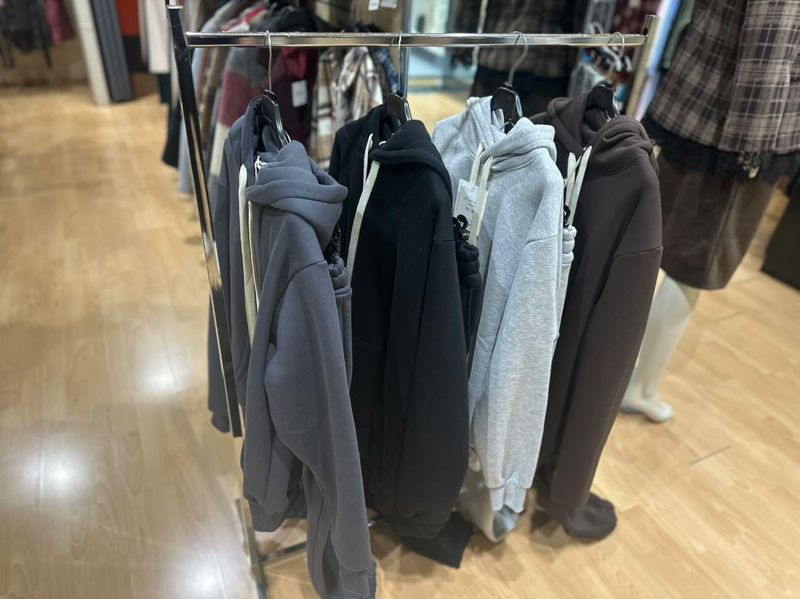 TUTA FELPATA CON CAPPUCCIO E ELASTICO ALLA CAVIGLIA