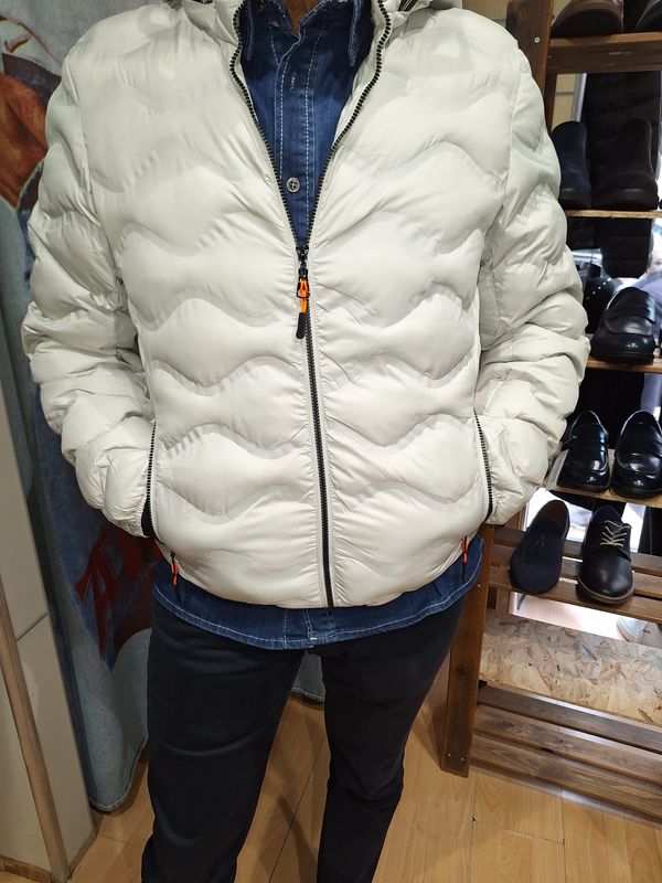 PIUMINO IMBOTTITO CON CAPPUCCIO – TRAPUNTATURA WAVE