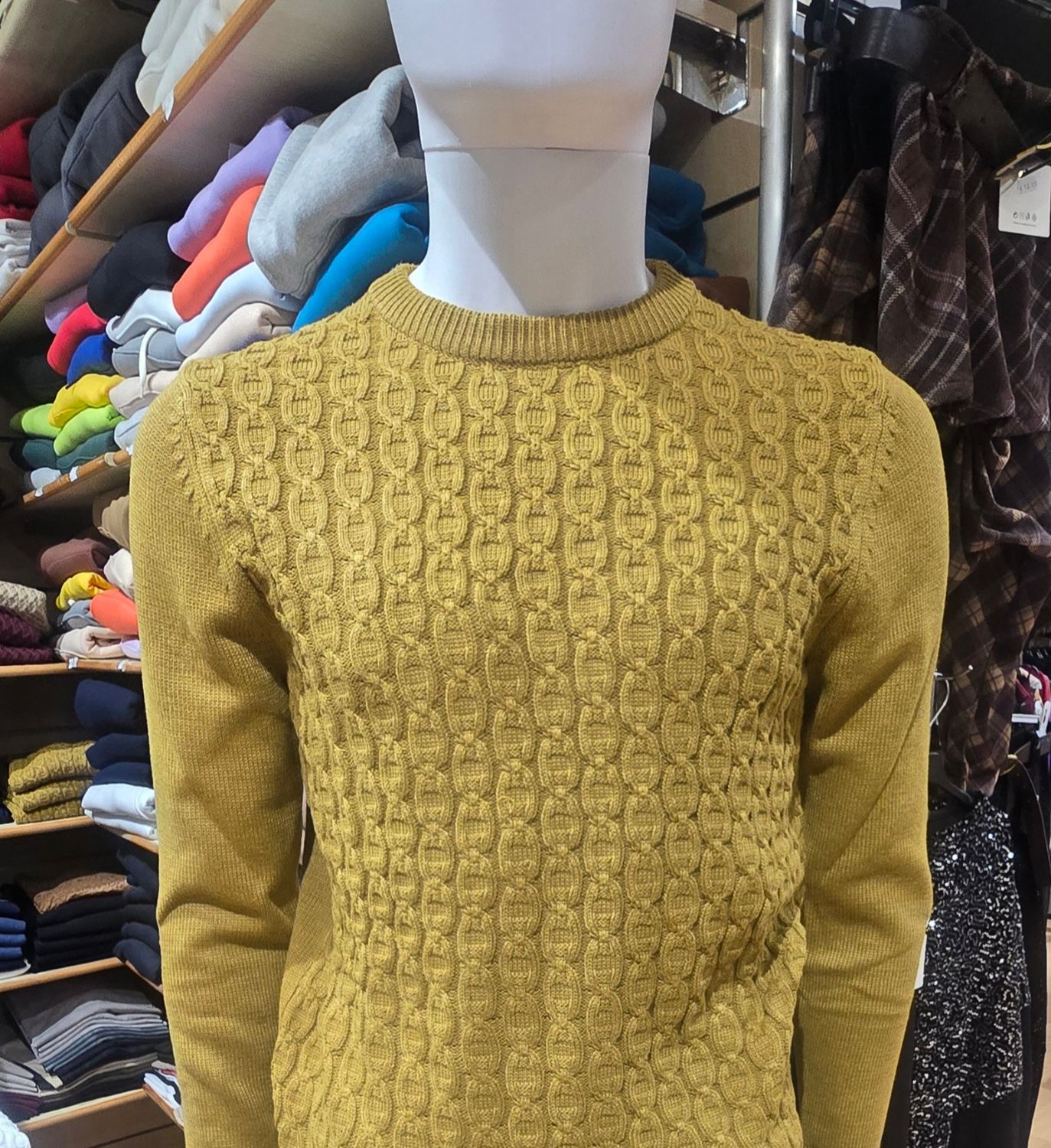 MAGLIONE GIROCOLLO - LAVORAZIONE A CATENA