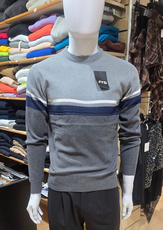 MAGLIONE GIROCOLLO CON RIGHE COLORATE