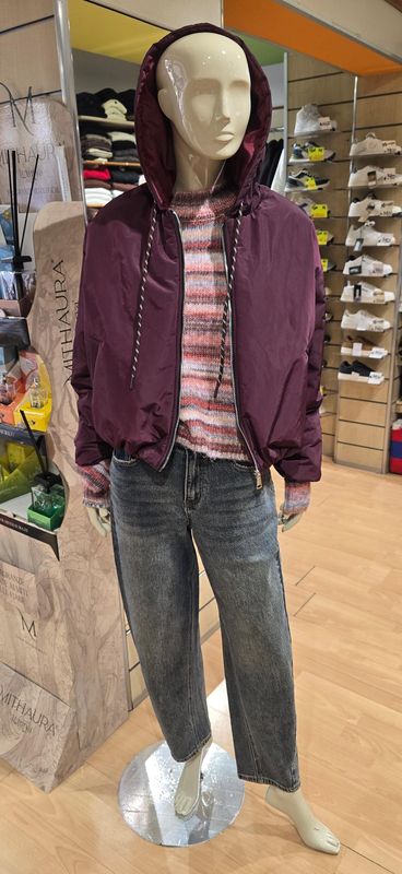 GIUBBOTTO IMPERMEABILE CORTO CON CAPPUCCIO OVERSIZE