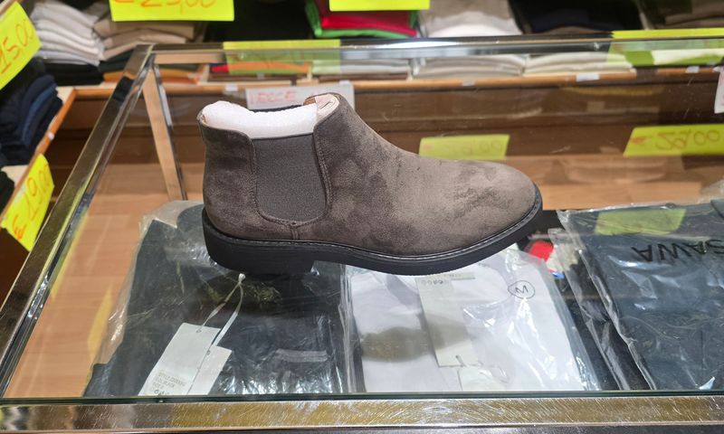 STIVALETTO IN CAMOSCIO GRIGIO - ELEGANZA RAFFINATA