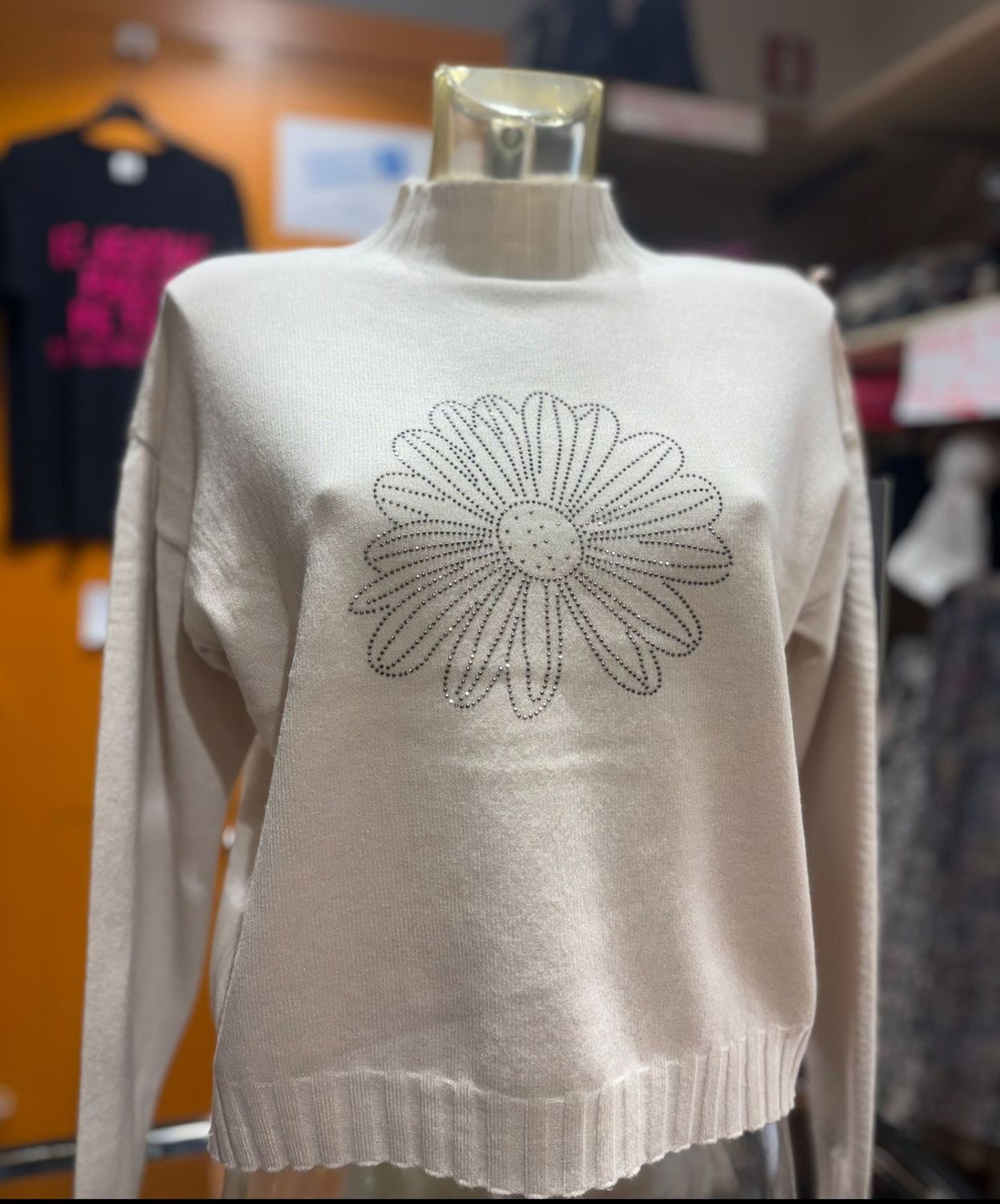 LUPETTO FIORE IN STRASS – MINIMAL ED ELEGANTE